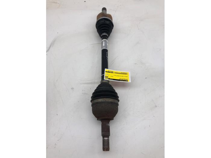 Gebruikte Aandrijfas links-voor Opel Vivaro 2.0 Diesel 145 Prijs € 156,45 Margeregeling aangeboden door Wessel Parts & Service B.V.