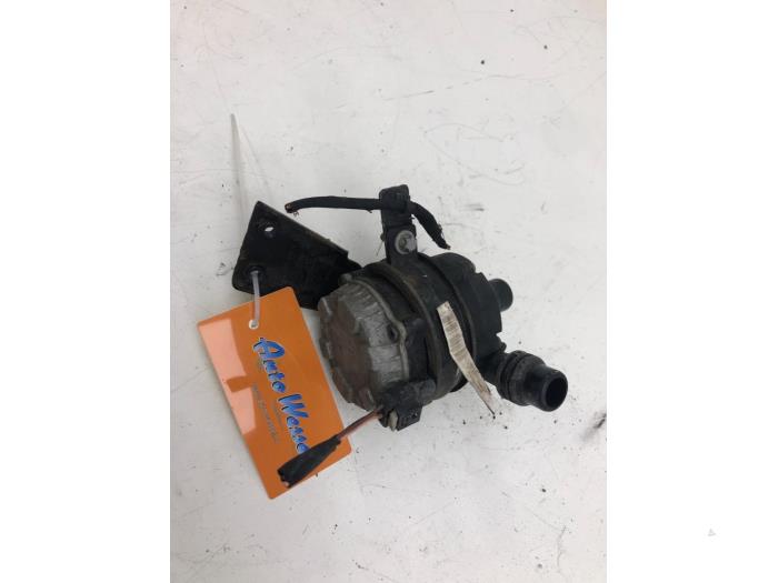 Gebruikte Waterpomp Mercedes GLC (X253) 2.2 250d 16V BlueTEC 4-Matic Prijs € 51,45 Margeregeling aangeboden door Wessel Parts & Service B.V.