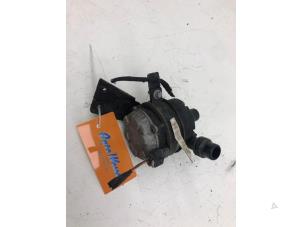 Gebruikte Waterpomp Mercedes GLC (X253) 2.2 250d 16V BlueTEC 4-Matic Prijs € 49,00 Margeregeling aangeboden door Wessel Parts & Service B.V.