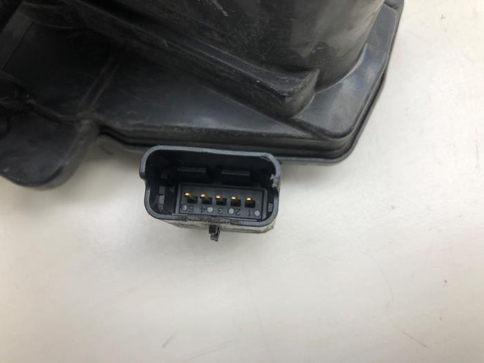 Gebruikte Gasklephuis Opel Vivaro 2.0 Diesel 145 Prijs € 40,95 Margeregeling aangeboden door Wessel Parts & Service B.V.