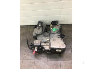 Gebruikte Tank adblue Opel Vivaro 2.0 Diesel 145 Prijs € 299,00 Margeregeling aangeboden door Wessel Parts & Service B.V.