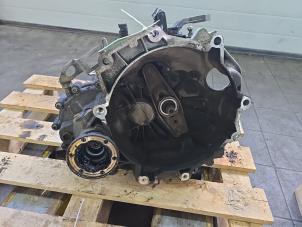 Gebruikte Versnellingsbak Volkswagen Polo IV (9N1/2/3) 1.4 16V Prijs € 225,00 Margeregeling aangeboden door Wessel Parts & Service B.V.