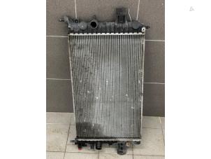 Gebruikte Radiateur Opel Astra H Twin Top (L67) 1.8 16V Prijs € 39,00 Margeregeling aangeboden door Wessel Parts & Service B.V.