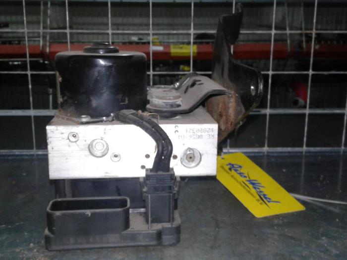 Gebruikte ABS Pomp Renault Master II (JD) 2.2 dCi 16V Prijs € 82,95 Margeregeling aangeboden door Wessel Parts & Service B.V.