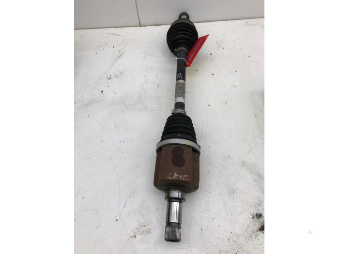 Gebruikte Aandrijfas links-voor Opel Vivaro 2.0 Diesel 145 Prijs € 183,75 Margeregeling aangeboden door Wessel Parts & Service B.V.