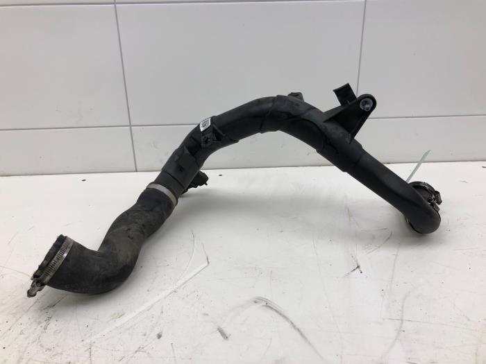Gebruikte Intercooler Buis Volkswagen Golf VII (AUA) 2.0 GTI 16V Performance Package Prijs € 131,25 Margeregeling aangeboden door Wessel Parts & Service B.V.