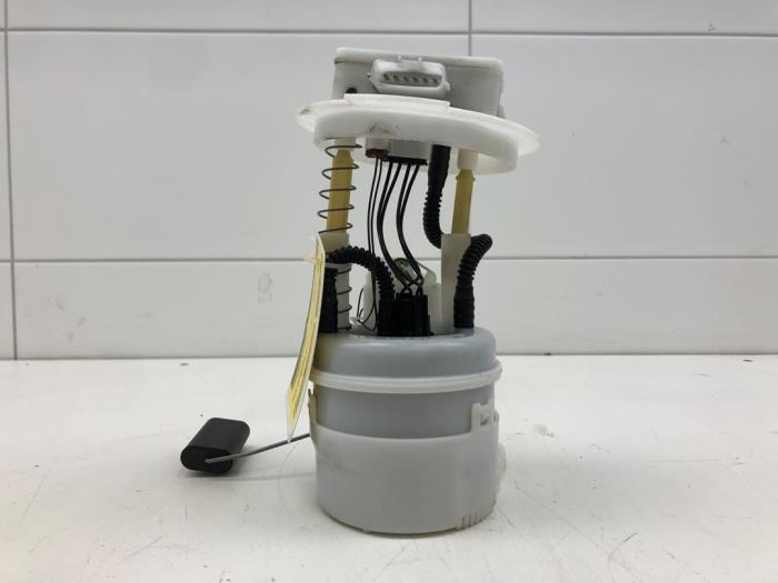 Gebruikte Tank element Pomp Dacia Sandero III 1.0 TCe 90 12V Prijs € 72,45 Margeregeling aangeboden door Wessel Parts & Service B.V.