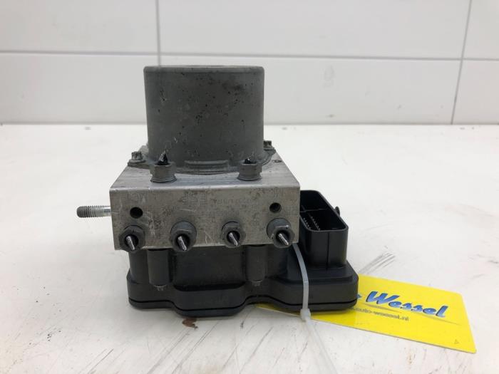 Gebruikte ABS Pomp Peugeot Boxer (U9) 2.0 BlueHDi 110 Prijs € 261,45 Margeregeling aangeboden door Wessel Parts & Service B.V.
