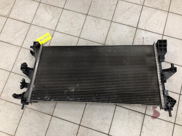 Gebruikte Radiateur Peugeot Boxer (U9) 2.0 BlueHDi 110 Prijs € 93,45 Margeregeling aangeboden door Wessel Parts & Service B.V.