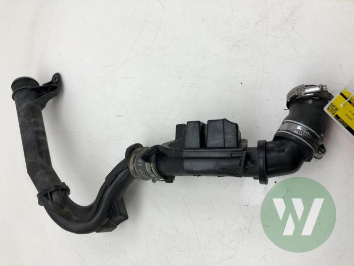 Gebruikte Intercooler Buis Opel Vivaro 2.0 Diesel 145 Prijs € 40,95 Margeregeling aangeboden door Wessel Parts & Service B.V.