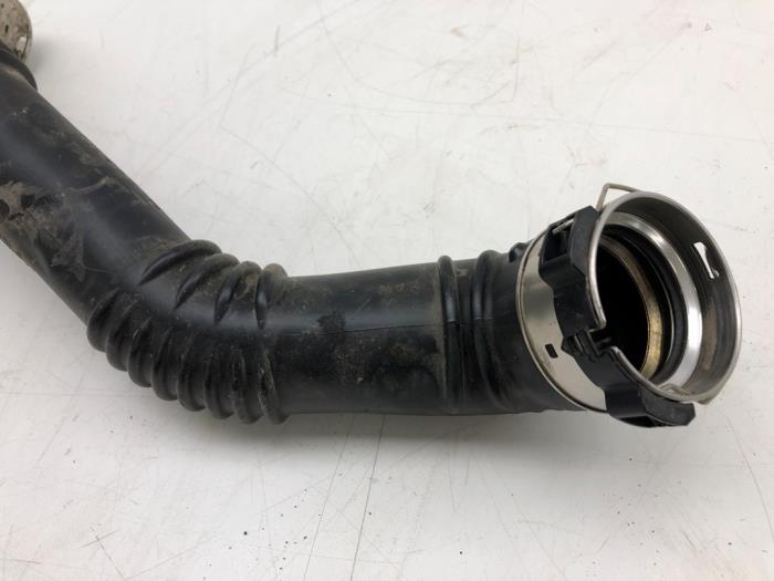 Gebruikte Intercooler Buis Mercedes B (W247) 1.3 B-250 e Turbo 16V Prijs € 72,45 Margeregeling aangeboden door Wessel Parts & Service B.V.