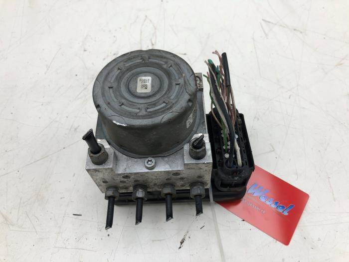 Gebruikte ABS Pomp Opel Corsa F (UB/UH/UP) 1.2 12V 75 Prijs € 131,25 Margeregeling aangeboden door Wessel Parts & Service B.V.