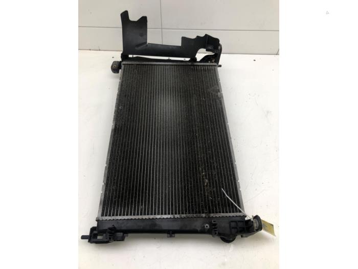 Gebruikte Radiateur Fiat Punto III (199) 0.9 TwinAir Turbo 100 Prijs € 82,95 Margeregeling aangeboden door Wessel Parts & Service B.V.