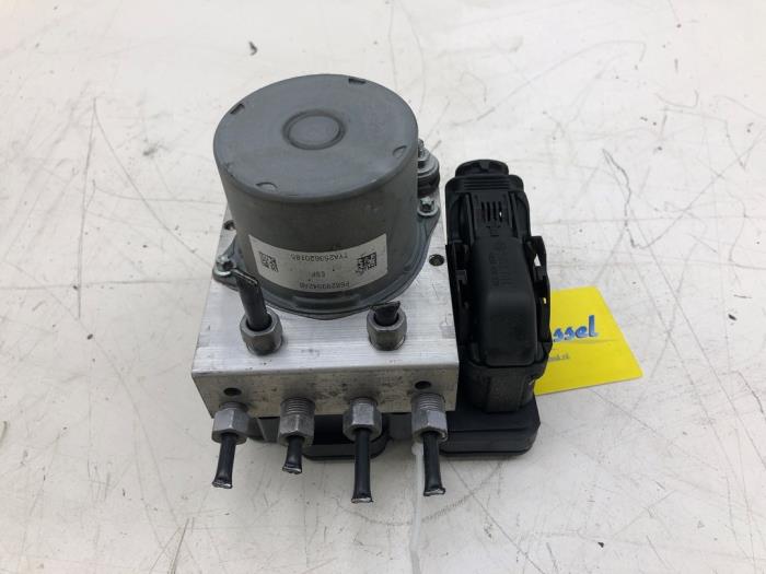 Gebruikte ABS Pomp Jeep Cherokee (KL) 2.2 Multijet II 16V 4x4 Prijs € 366,45 Margeregeling aangeboden door Wessel Parts & Service B.V.