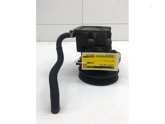 Gebruikte Stuurpomp Mercedes E (W211) 3.2 E-320 CDI 24V Prijs € 51,45 Margeregeling aangeboden door Wessel Parts & Service B.V.