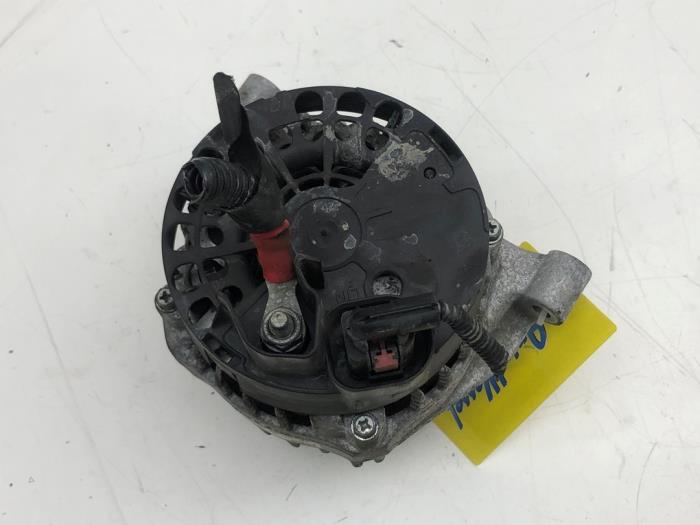 Dynamo van een Fiat Punto III (199) 0.9 TwinAir Turbo 100 2014