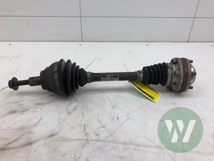 Gebruikte Steekas links-voor Volkswagen Passat Variant (365) 2.0 TDI 16V 140 Prijs € 51,45 Margeregeling aangeboden door Wessel Parts & Service B.V.
