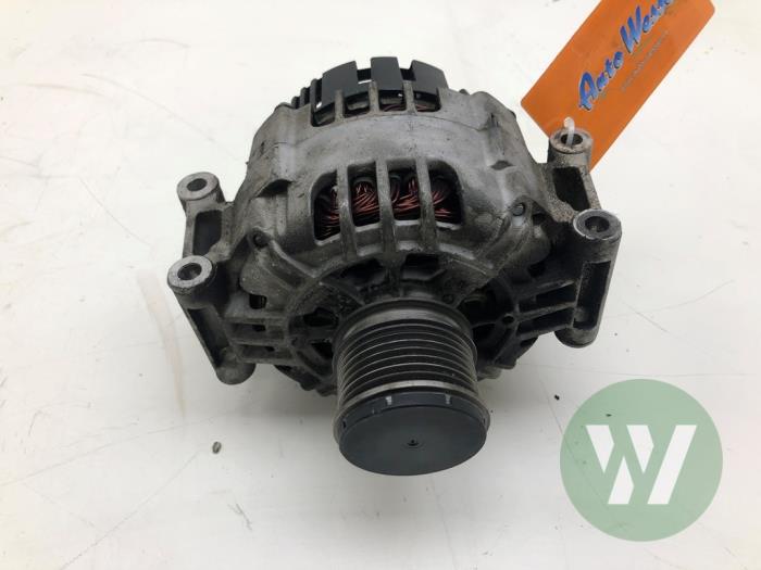 Gebruikte Dynamo Mercedes C Sportcoupé (C203) 1.8 C-180K 16V Prijs € 61,95 Margeregeling aangeboden door Wessel Parts & Service B.V.