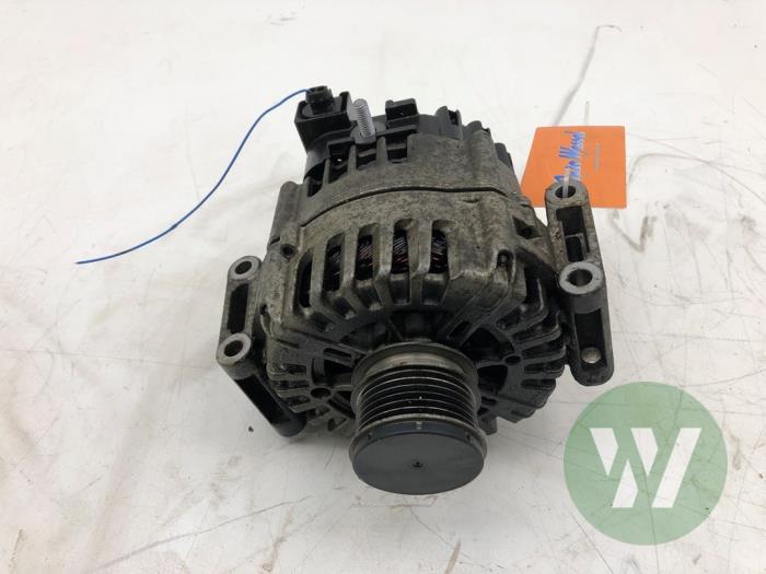 Gebruikte Dynamo Mercedes GLC AMG (X253) 3.0 43 AMG V6 Turbo 4-Matic Prijs € 156,45 Margeregeling aangeboden door Wessel Parts & Service B.V.