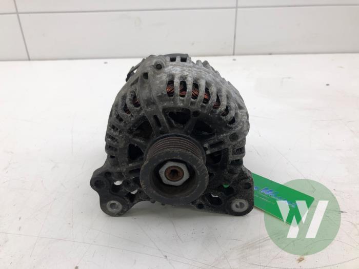 Gebruikte Dynamo Volkswagen Golf Plus (5M1/1KP) 1.6 FSI 16V Prijs € 40,95 Margeregeling aangeboden door Wessel Parts & Service B.V.
