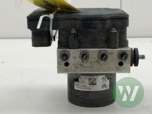 Gebruikte ABS Pomp Toyota ProAce 2.0 D-4D 177 16V Worker Prijs € 149,00 Margeregeling aangeboden door Wessel Parts & Service B.V.