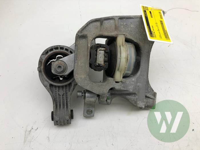 Gebruikte Motorsteun Toyota ProAce 2.0 D-4D 177 16V Worker Prijs € 61,95 Margeregeling aangeboden door Wessel Parts & Service B.V.