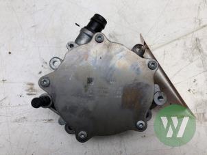 Gebruikte Vacuumpomp (Benzine) Mercedes C Estate (S205) C-300 2.0 Turbo 16V EQ Boost 4-Matic Prijs € 49,00 Margeregeling aangeboden door Wessel Parts & Service B.V.
