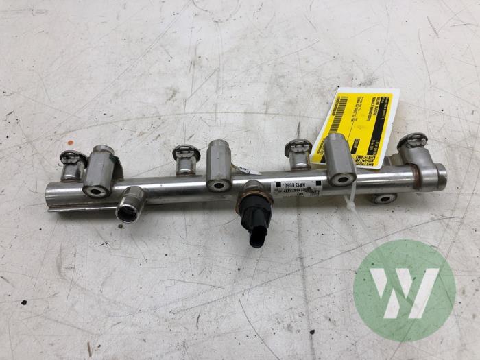 Gebruikte Injector brug Renault Kangoo (RK..) 1.3 TCE 100 16V Prijs € 61,95 Margeregeling aangeboden door Wessel Parts & Service B.V.