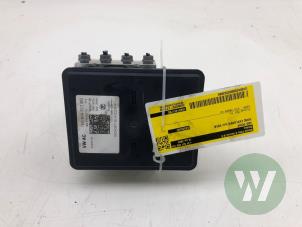 Gebruikte ABS Pomp Ford Explorer (CX740) Extended Range AWD 79 kWh Prijs € 599,00 Margeregeling aangeboden door Wessel Parts & Service B.V.