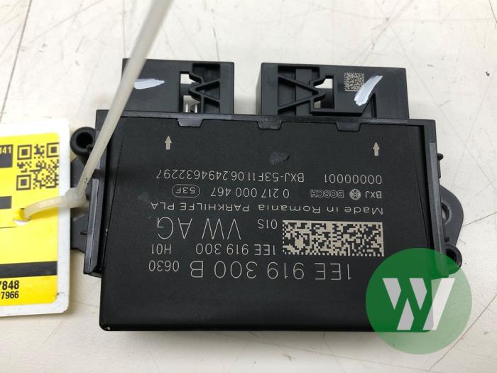 Gebruikte PDC Module Ford Explorer (CX740) Extended Range AWD 77/79 kWh Prijs € 93,45 Margeregeling aangeboden door Wessel Parts & Service B.V.