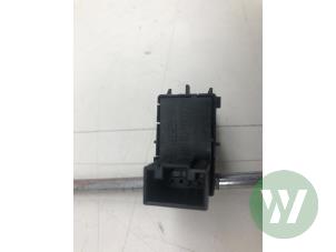 Gebruikte Elektrisch Raam Schakelaar Ford Explorer (CX740) Extended Range AWD 79 kWh Prijs € 25,00 Margeregeling aangeboden door Wessel Parts & Service B.V.