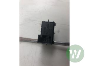 Gebruikte Elektrisch Raam Schakelaar Ford Explorer (CX740) Extended Range AWD 79 kWh Prijs € 25,00 Margeregeling aangeboden door Wessel Parts & Service B.V.