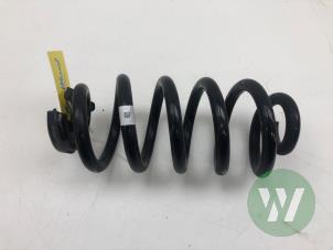 Gebruikte Schroefveer achter Ford Explorer (CX740) Extended Range AWD 79 kWh Prijs € 69,00 Margeregeling aangeboden door Wessel Parts & Service B.V.