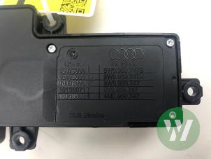 Gebruikte Stoelverstellings Schakelaar Ford Explorer (CX740) Extended Range AWD 79 kWh Prijs € 59,00 Margeregeling aangeboden door Wessel Parts & Service B.V.