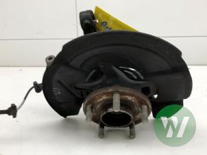 Gebruikte Fusee links-voor Ford Puma 1.0 Ti-VCT EcoBoost mHEV 12V Prijs € 99,00 Margeregeling aangeboden door Wessel Parts & Service B.V.