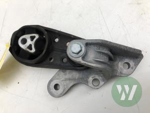 Gebruikte Motorsteun Ford Puma 1.0 Ti-VCT EcoBoost mHEV 12V Prijs € 35,00 Margeregeling aangeboden door Wessel Parts & Service B.V.