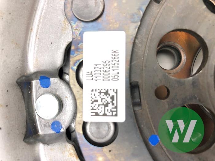 Gebruikte Vliegwiel dubbele massa Skoda Octavia Combi (NXAC) 2.0 TDI GreenTec 16V Prijs € 156,45 Margeregeling aangeboden door Wessel Parts & Service B.V.