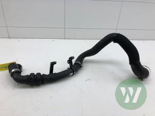 Gebruikte Intercooler Buis Ford Kuga II (DM2) 2.0 TDCi 16V 150 4x4 Prijs € 79,00 Margeregeling aangeboden door Wessel Parts & Service B.V.