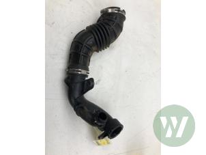 Gebruikte Aanzuigslang Lucht Ford Kuga II (DM2) 2.0 TDCi 16V 150 4x4 Prijs € 39,00 Margeregeling aangeboden door Wessel Parts & Service B.V.