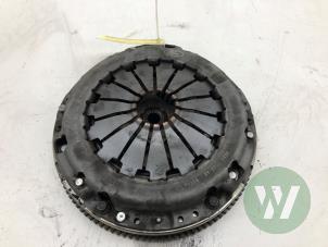 Gebruikte Vliegwiel Ford Puma 1.0 Ti-VCT EcoBoost mHEV 12V Prijs € 175,00 Margeregeling aangeboden door Wessel Parts & Service B.V.