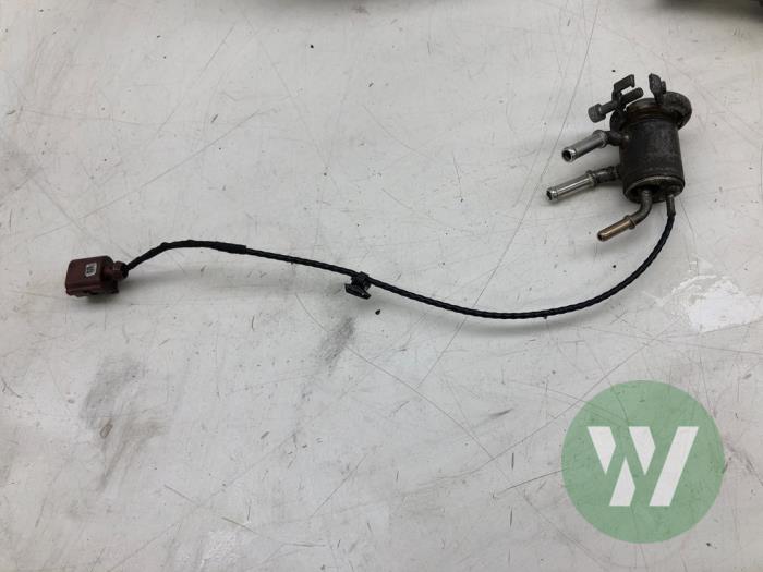 Gebruikte Injector adblue Skoda Octavia Combi (NXAC) 2.0 TDI GreenTec 16V Prijs € 82,95 Margeregeling aangeboden door Wessel Parts & Service B.V.