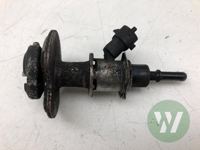 Gebruikte Injector adblue Skoda Octavia Combi (NXAC) 2.0 TDI GreenTec 16V Prijs € 72,45 Margeregeling aangeboden door Wessel Parts & Service B.V.