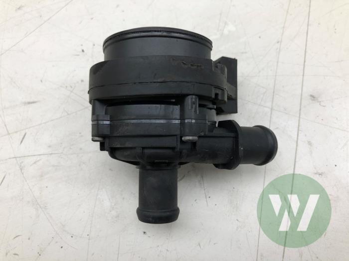 Gebruikte Waterpomp Skoda Octavia Combi (NXAC) 2.0 TDI GreenTec 16V Prijs € 40,95 Margeregeling aangeboden door Wessel Parts & Service B.V.