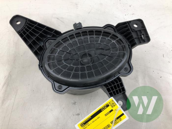 Gebruikte Speaker Renault Megane E-Tech (RCB) 60 kWh Prijs € 72,45 Margeregeling aangeboden door Wessel Parts & Service B.V.