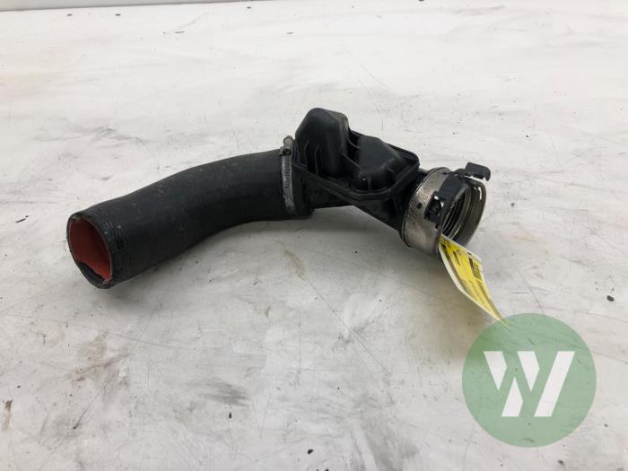 Gebruikte Intercooler Slang Volvo XC60 II (UZ) 2.0 T8 16V Polestar Engineered AWD Prijs € 40,95 Margeregeling aangeboden door Wessel Parts & Service B.V.
