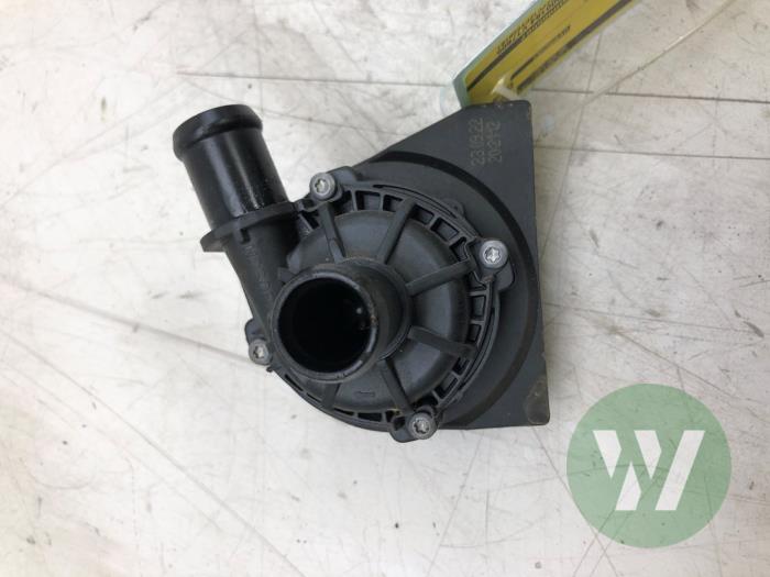 Gebruikte Waterpomp Volkswagen T-Cross 1.5 TSI 16V Prijs € 30,45 Margeregeling aangeboden door Wessel Parts & Service B.V.