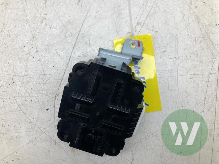 Gebruikte Computer Diversen Kia Stonic (YB) 1.0i T-GDi 12V Prijs € 51,45 Margeregeling aangeboden door Wessel Parts & Service B.V.