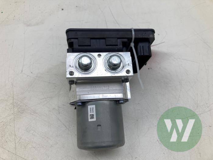 Gebruikte ABS Pomp Opel Vivaro 2.0 Diesel 145 Prijs € 313,95 Margeregeling aangeboden door Wessel Parts & Service B.V.