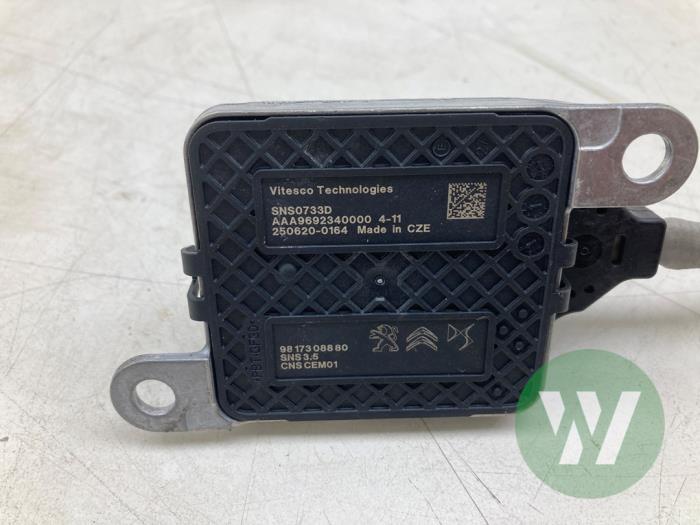 Gebruikte Nox sensor Opel Vivaro 2.0 Diesel 145 Prijs € 103,95 Margeregeling aangeboden door Wessel Parts & Service B.V.