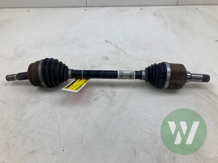 Gebruikte Aandrijfas links-voor Opel Vivaro 2.0 Diesel 145 Prijs € 131,25 Margeregeling aangeboden door Wessel Parts & Service B.V.